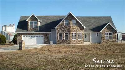 29 Willow Lake Circ, Lindsborg, KS 67456