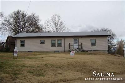 204 Laurel, Minneapolis, KS 67467