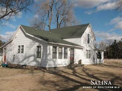 1065 Cloud Rd, Delphos, KS 67436