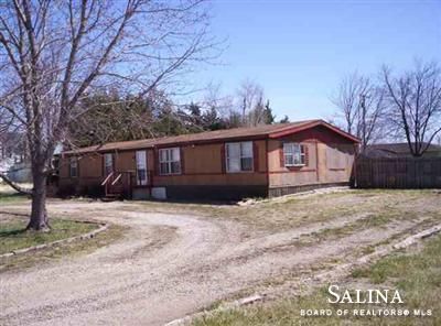 726 E Ninth, Minneapolis, KS 67467