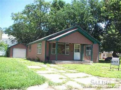 2021 J St, Belleville, KS 66935