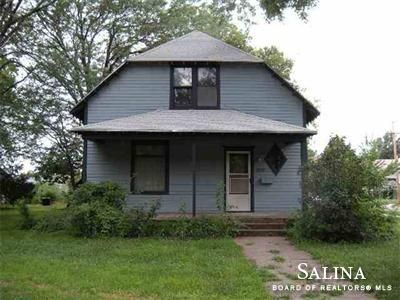 102 S Pine, Lindsborg, KS 67456