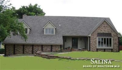 2141 Edgehill Rd, Salina, KS 67401