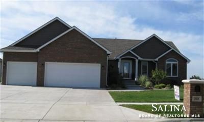 2524 Stonepost Ln, Salina, KS 67401