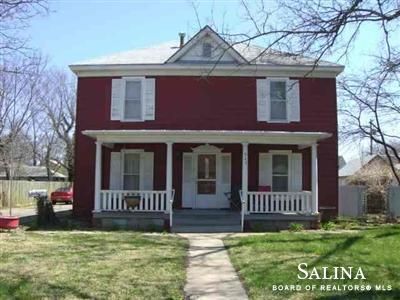 945 S Santa Fe, Salina, KS 67401