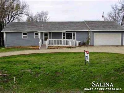 130 S Simpson Rd, Salina, KS 67401