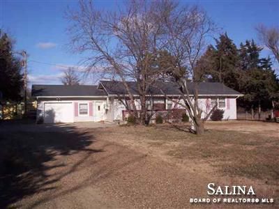 2003 Ottawa Rd, Salina, KS 67401