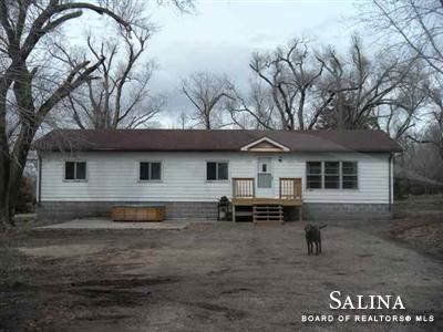 1693 Ottawa, Salina, KS 67401