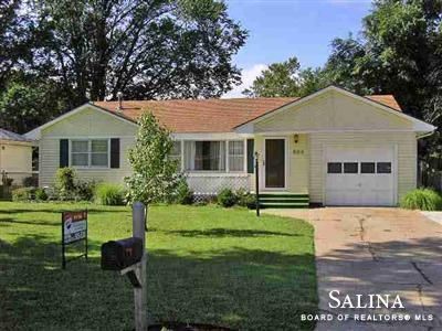 828 E Kirwin Ave, Salina, KS 67401