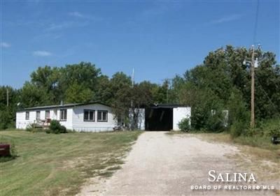 737 N Cunningham Rd, New Cambria, KS 67470