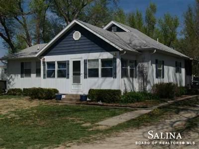 78 N 252nd Rd, Solomon, KS 67480