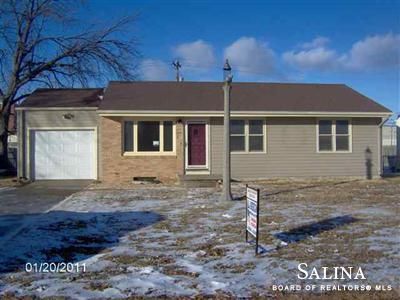 736 Vassar Dr, Salina, KS 67401