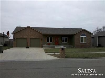 1018 Piercy, Salina, KS 67401