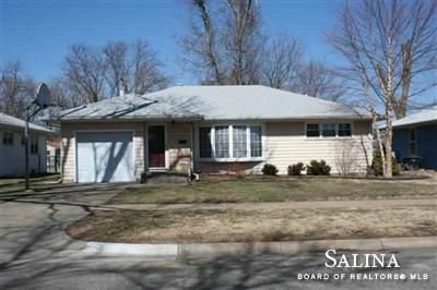 1003 E Kirwin Ave, Salina, KS 67401