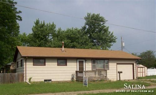 1126 Cloud Cr, Salina, KS 67401