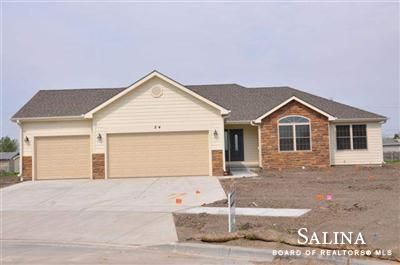 24 Wildcat Cr, Salina, KS 67401