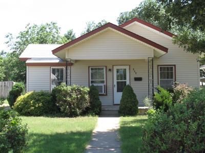 848 E 5th St, Russell, KS 67665