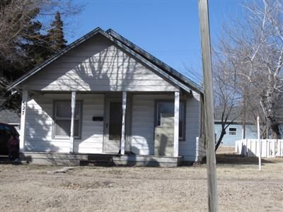 527 E Wiisconsin St E, Russell, KS 67665