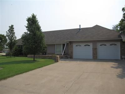 331 N Brooks St Sw, Russell, KS 67665