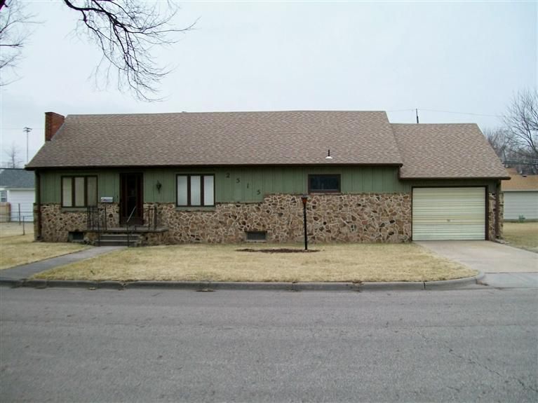 2515 Walnut Dr, Great Bend, KS 67530