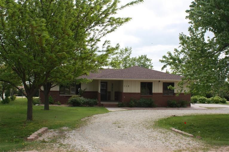 332 College View Dr, Great Bend, KS 67530