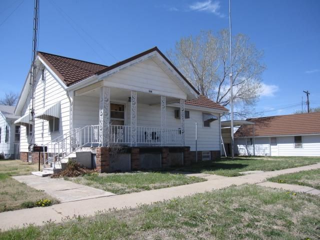 136 S Seitz St Se, Russell, KS 67665