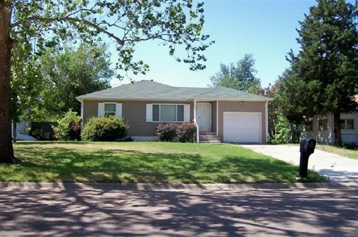 106 E 16th St, Larned, KS 67550