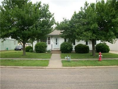 204 7th St, Claflin, KS 67525