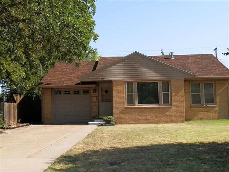 919 E 3rd St, Russell, KS 67665