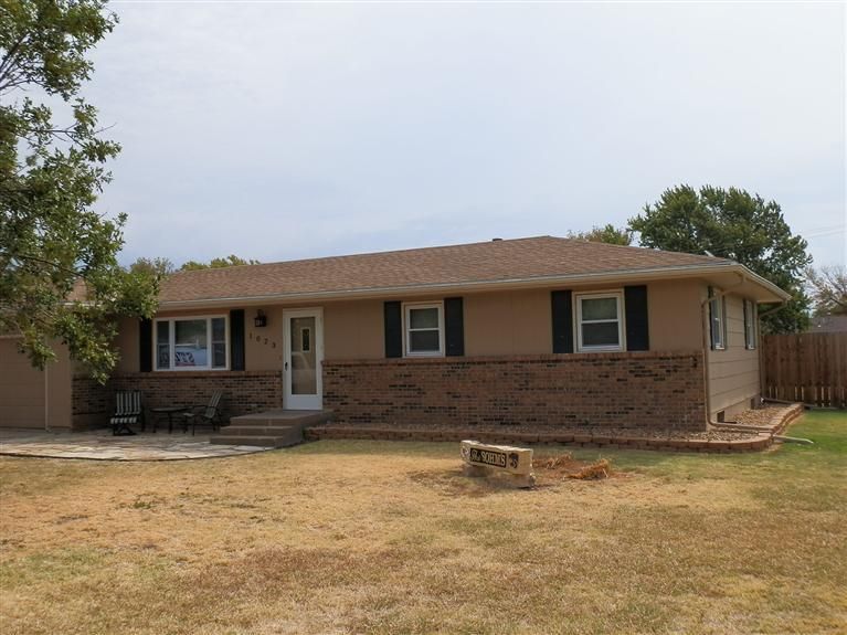 1023 N Ash St, Russell, KS 67665