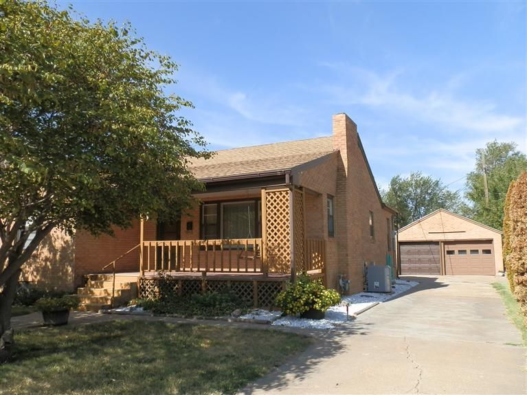 1116 N Maple St, Russell, KS 67665