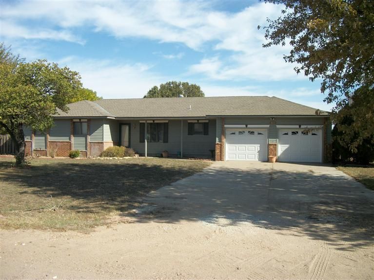 320 College View Dr, Great Bend, KS 67530