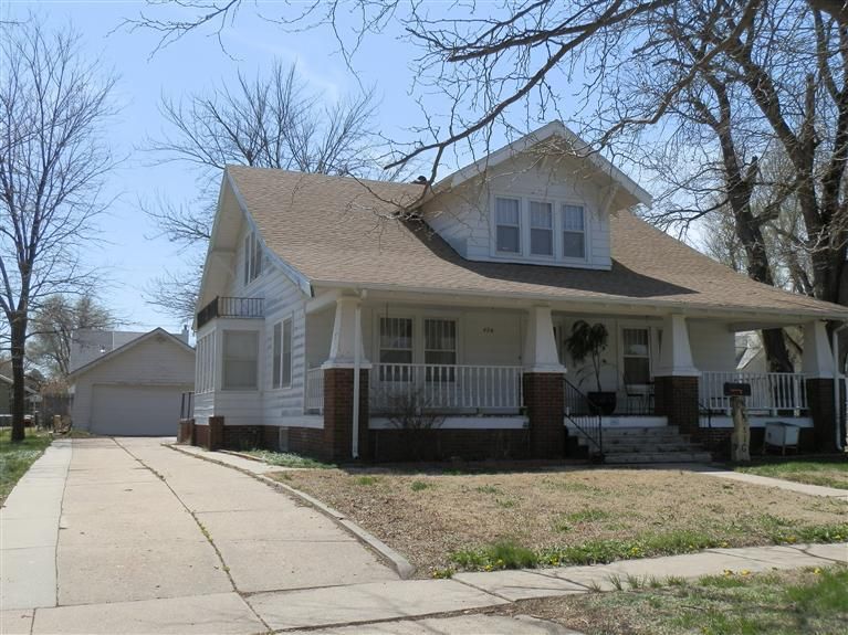 426 E 4th St Ne, Russell, KS 67665