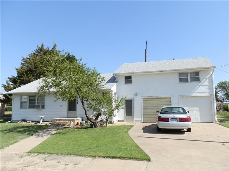 137 6th St Ne, Gorham, KS 67640