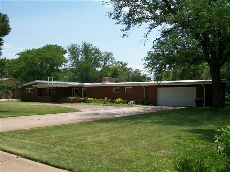 3715 19th St, Great Bend, KS 67530