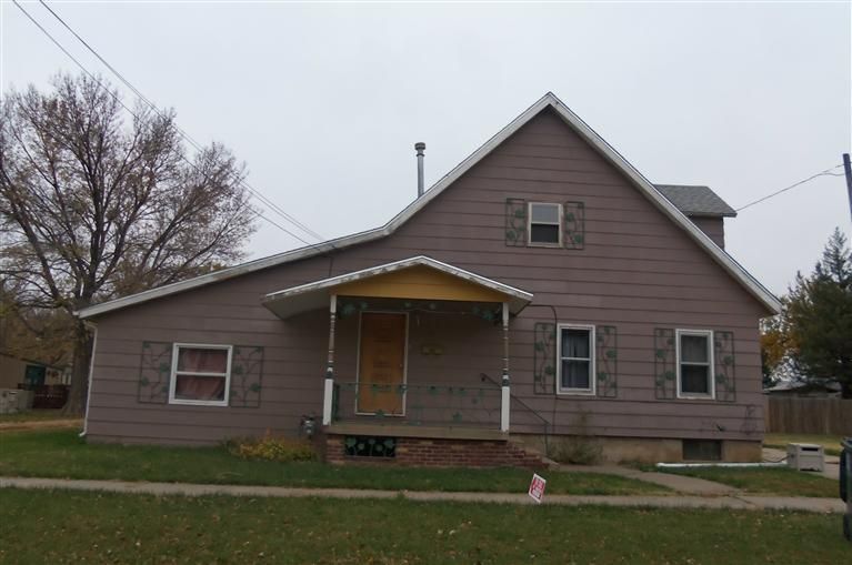 116 N Purdy St, Lyons, KS 67554