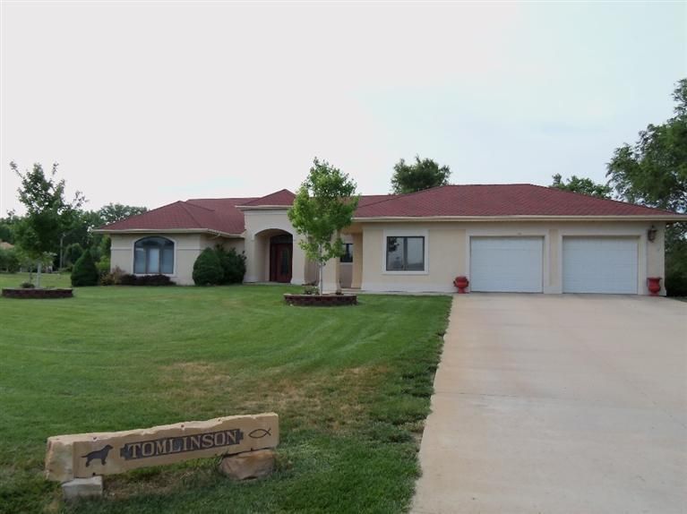 196 Cougar Dr, Great Bend, KS 67530