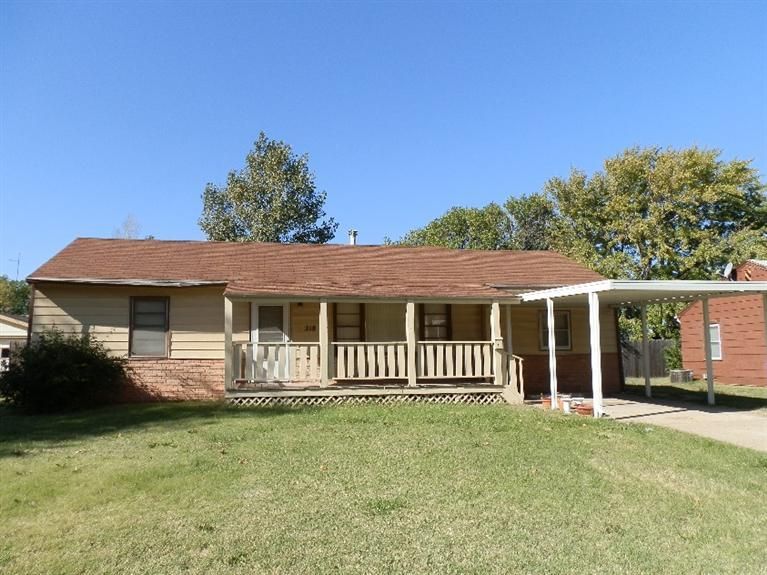 218 S Lincoln, Russell, KS 67665