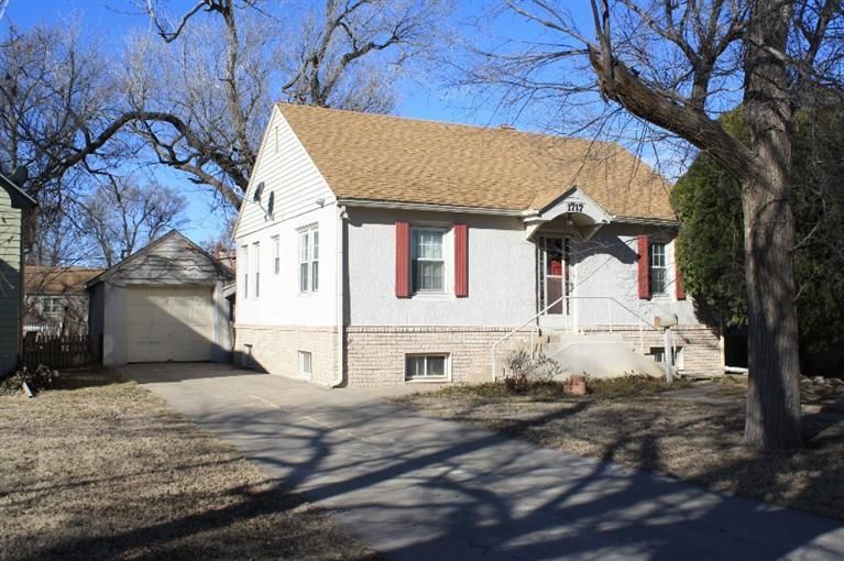1717 Morphy St, Great Bend, KS 67530