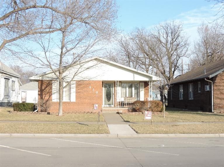 418 N Main St, Hoisington, KS 67544