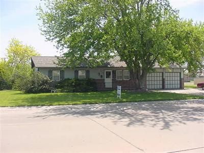 1600 Cherry Ln, Great Bend, KS 67530