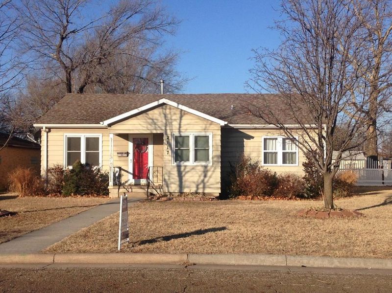 2117 Monroe St, Great Bend, KS 67530