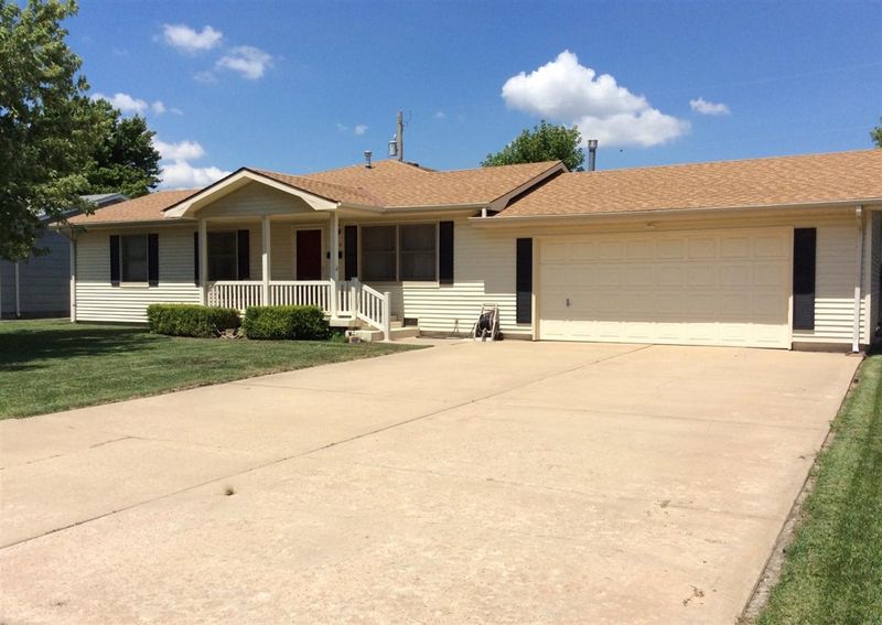 2924 28th St, Great Bend, KS 67530