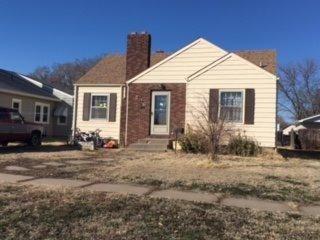 306 E 5th St, Hoisington, KS 67544