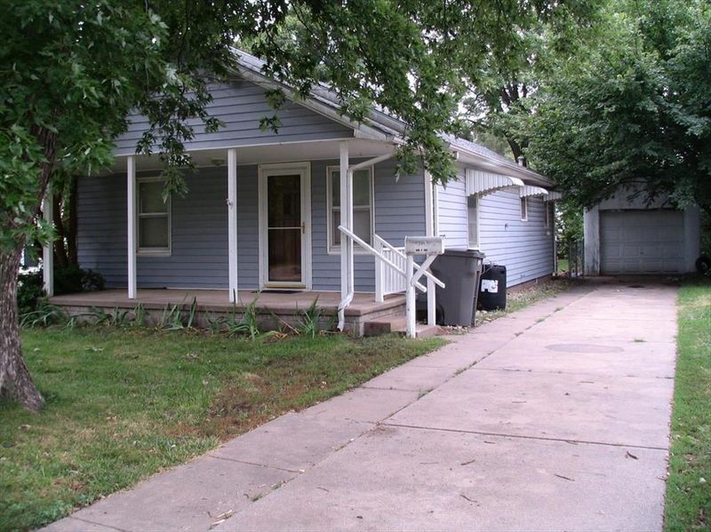 407 E 6th St, Ellinwood, KS 67526