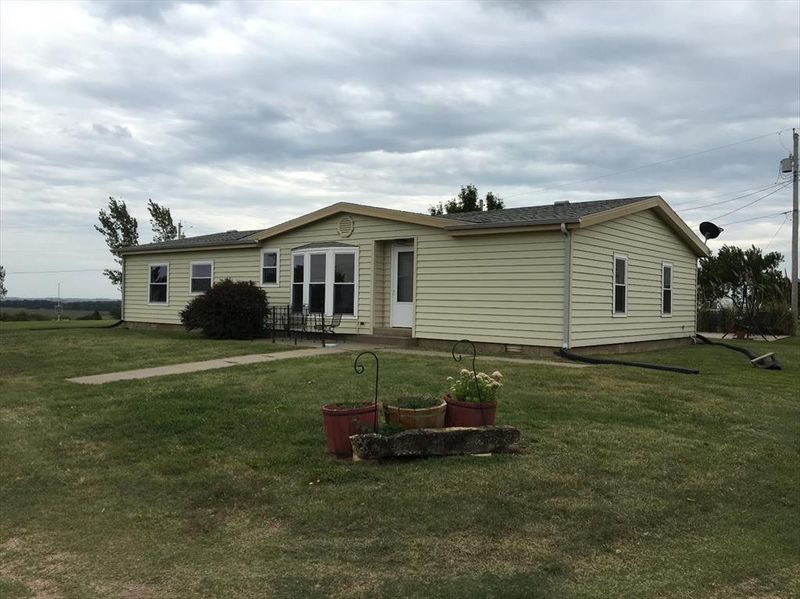 58 Hilltop Circle Dr, Great Bend, KS 67530