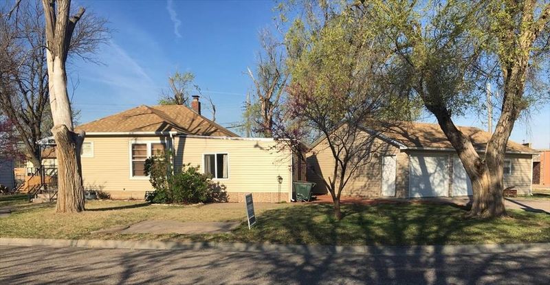 2221 Sunset Rd, Great Bend, KS 67530