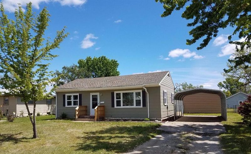 1443 N Front St, Russell, KS 67665