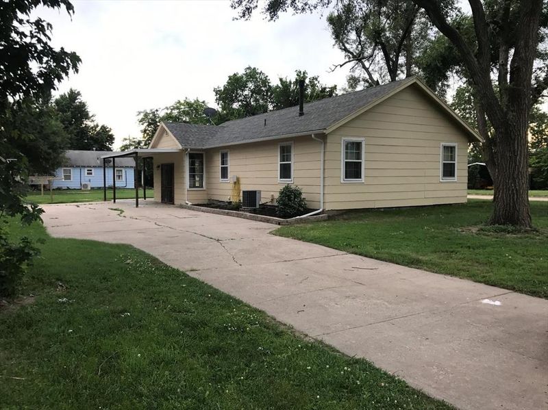 201 E B St, Ellinwood, KS 67526