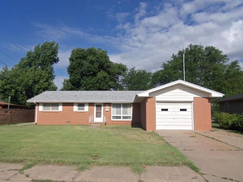2209 Tyler St, Great Bend, KS 67530